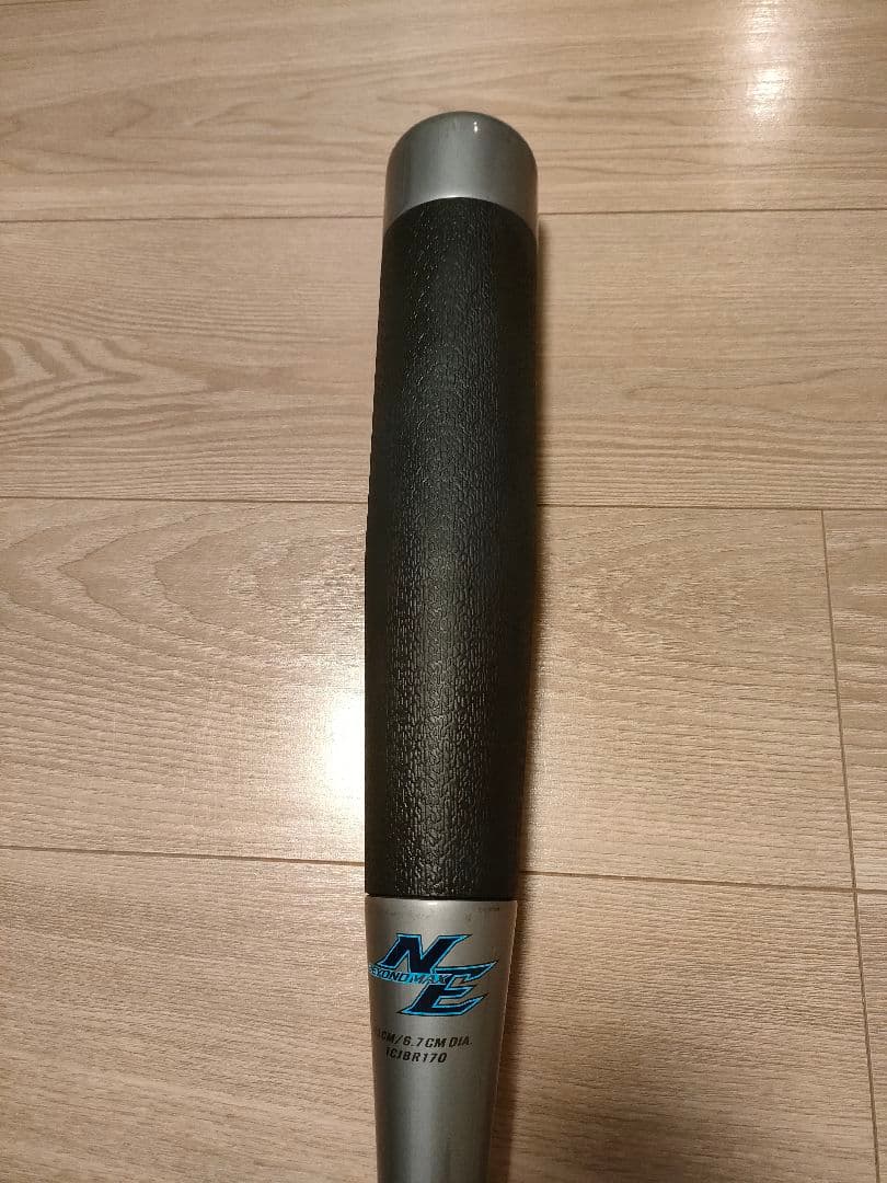 [美品]ビヨンドマックスNE 軟式バット シルバー/ブラック　660g 83cm