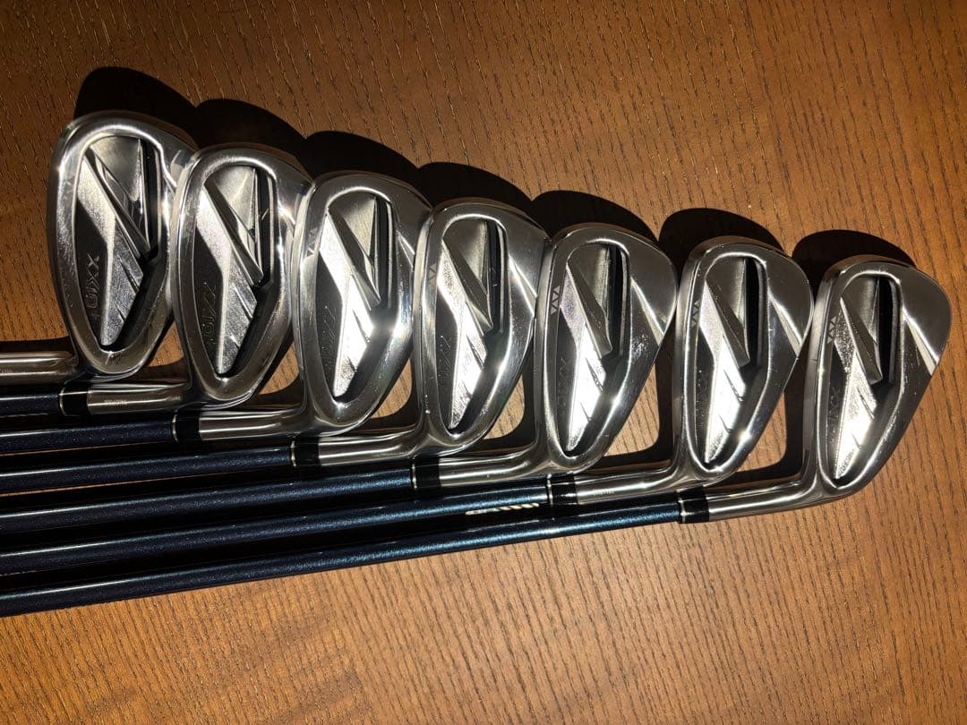 ゼクシオ１４＋アイアン　セット　カーボンシャフトＳ　７本