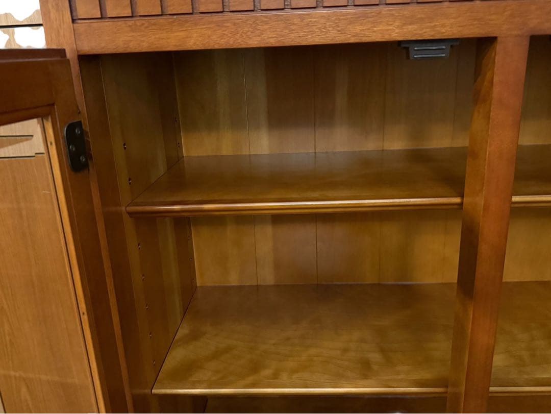 ◯横浜ダニエル Daniel キャビネット 飾り棚 リビングボード 収納棚