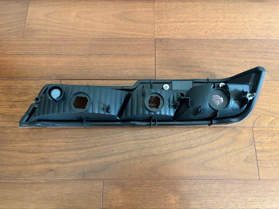 ダイハツ　アトレーワゴンハイゼットカーゴ　純正テールランプ左側S321 S331