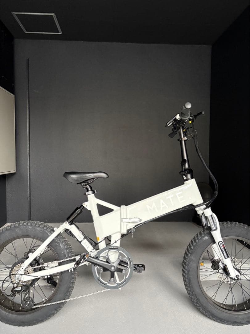 MATE X ホワイト 新古車 格安