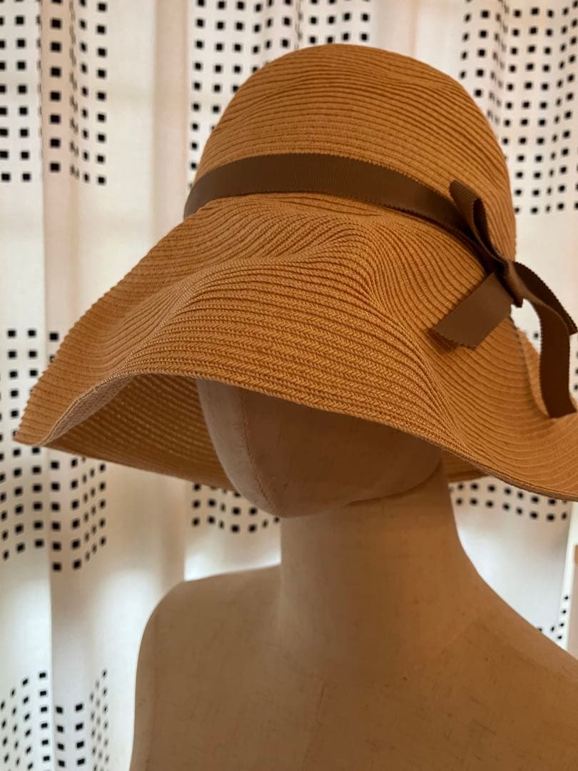 め*ぐ様 MATURE HA boxed hat箱に収まる帽子