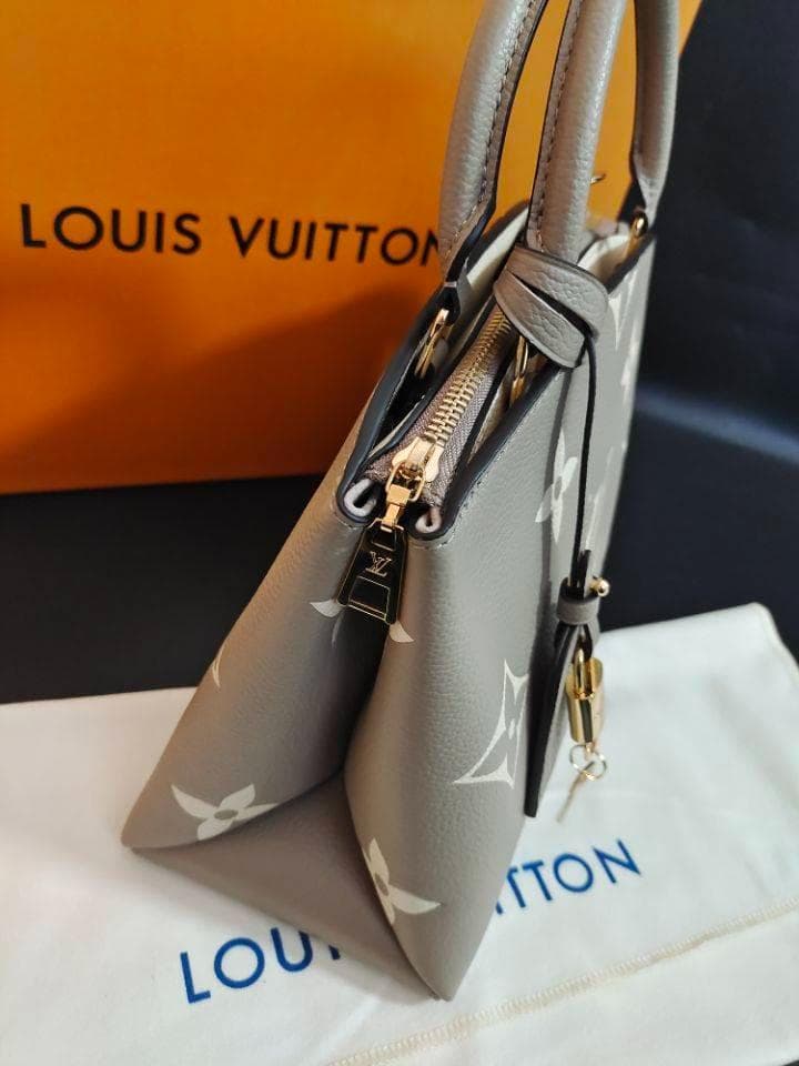 美品 グレー ハンドバッグ