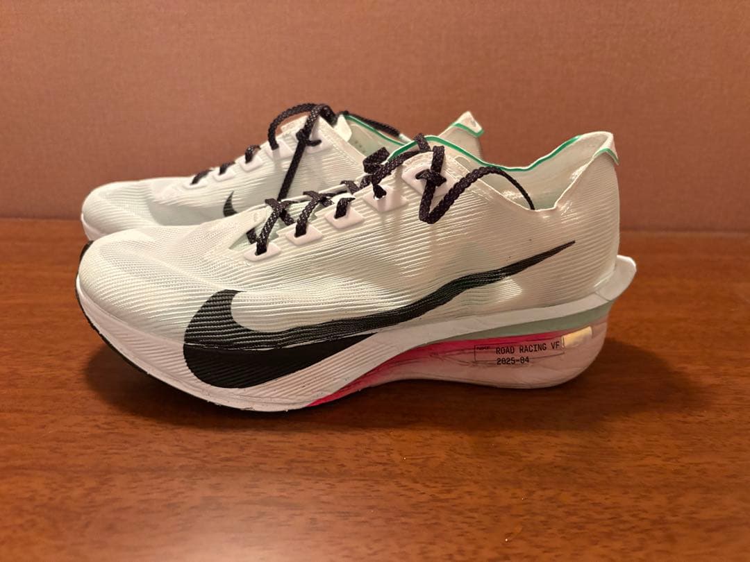 ナイキ　ヴェイパーフライ4 25