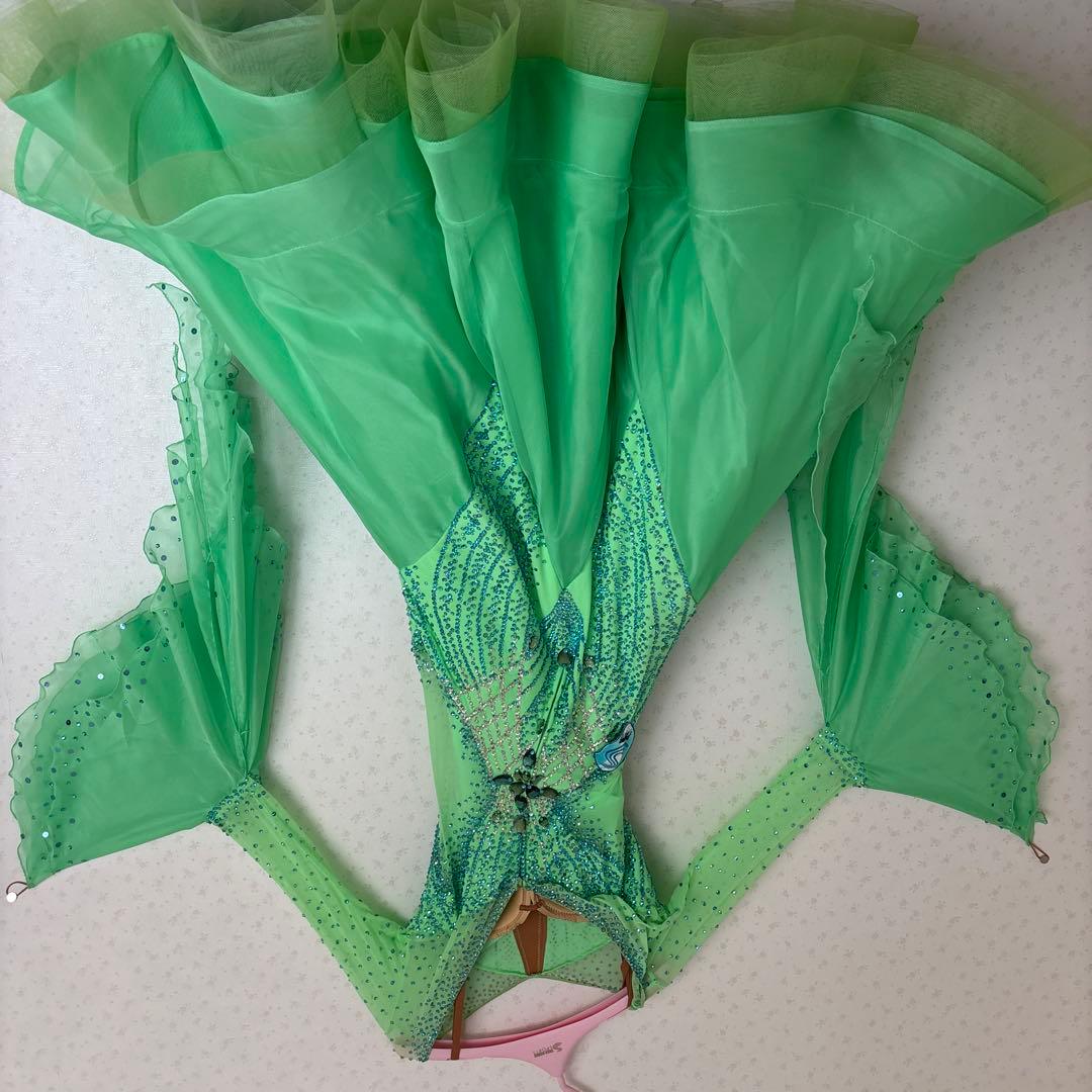 ライトグリーン フリル付きダンスドレス M