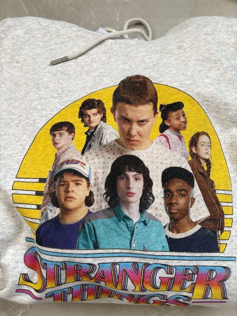 ストレンジャー・シングス niko and ... コラボ　フーディー　Lサイズ