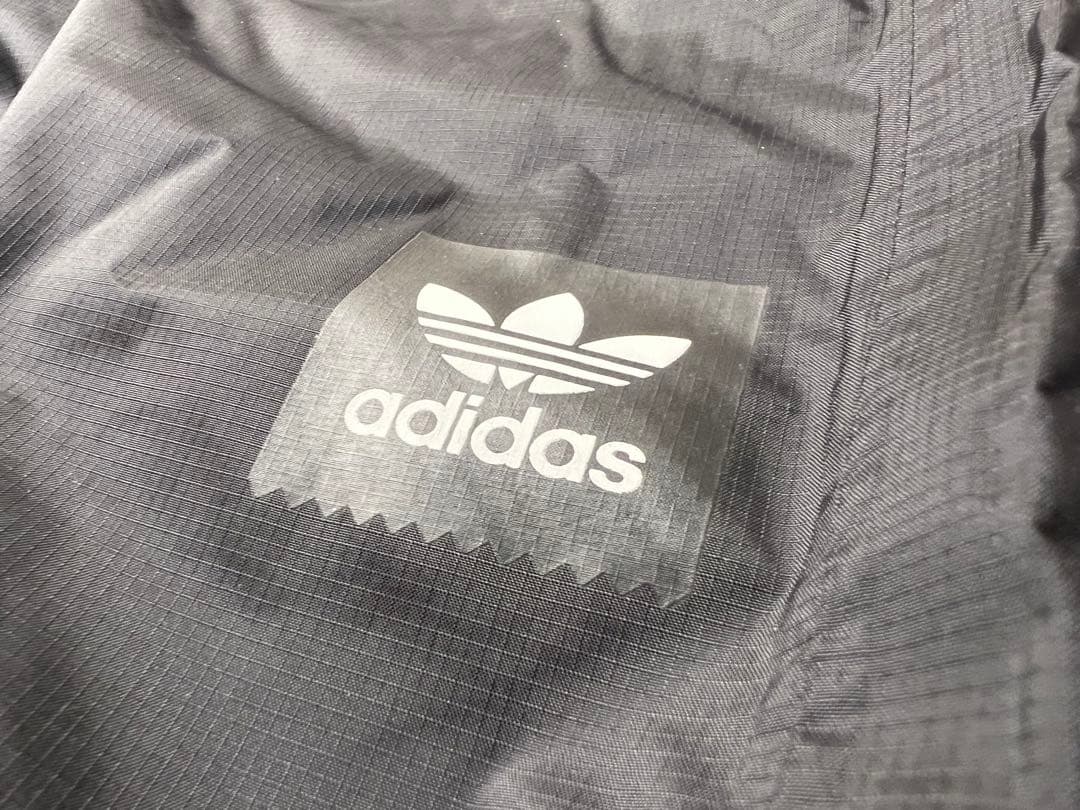 アディダスオリジナルスのスノボウェア上下セット