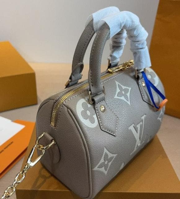 グレー モノグラムショルダーバッグ~~