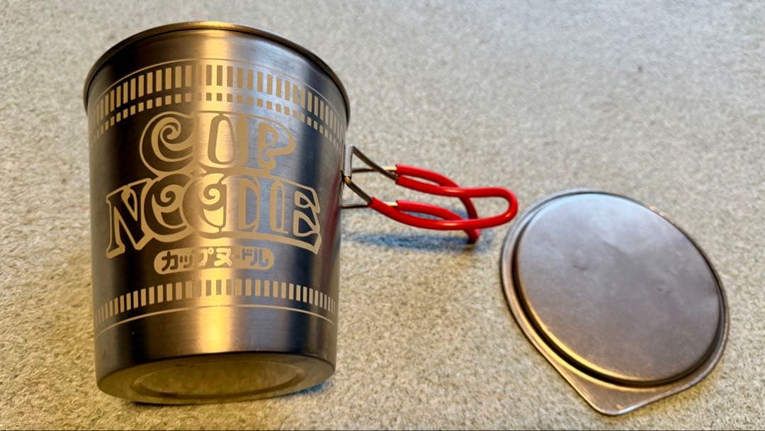 カップヌードル チタンマグ 800ml 蓋付き　中古品