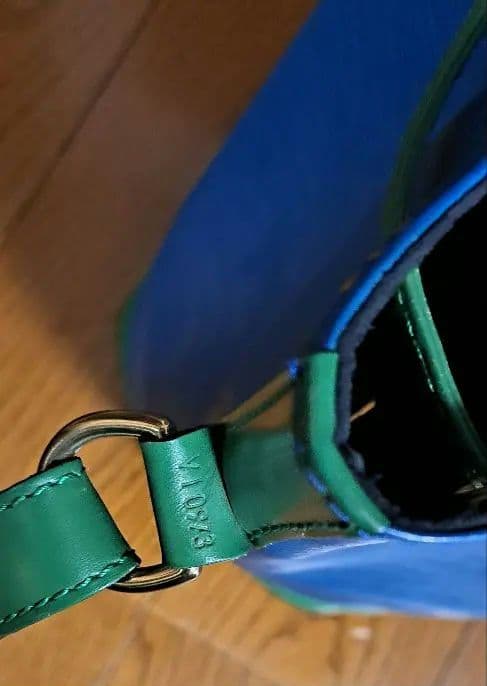 Louis Vuitton エピショルダーバッグ ノエ　緑と青