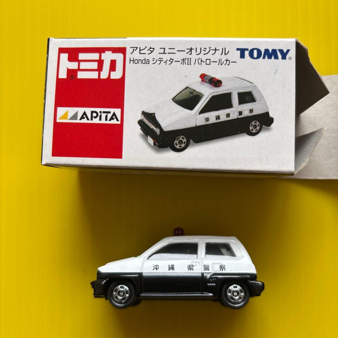 アピタユニーピアゴ　トミカ　パトカー6台