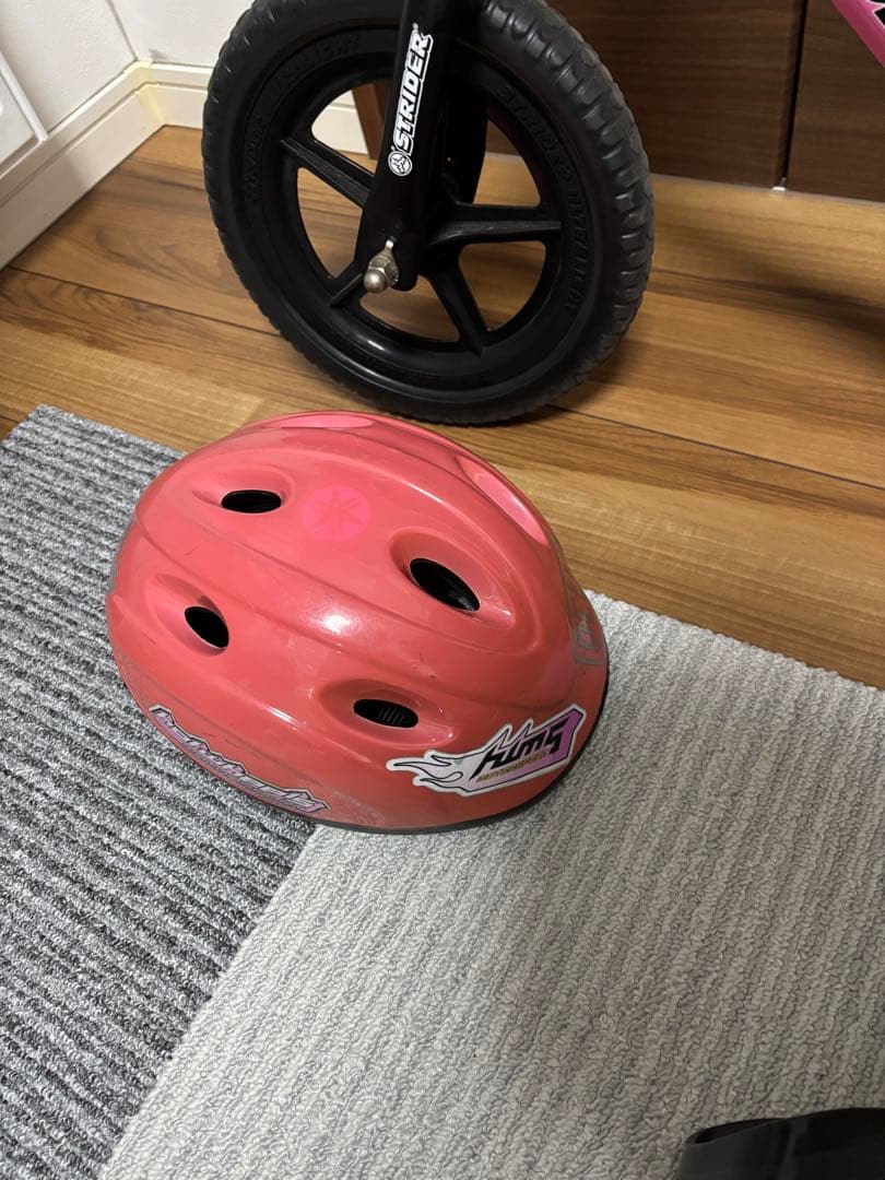 STRIDER バランスバイク ピンクセット　ヘルメット付き　カスタムサドル