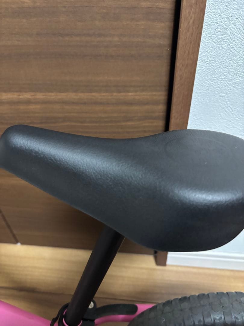 STRIDER バランスバイク ピンクセット　ヘルメット付き　カスタムサドル