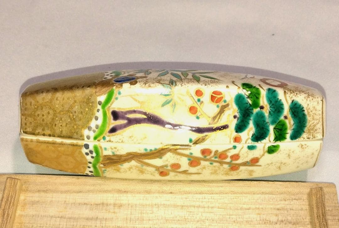 茶道具　京都清水焼　岩倉窯　金彩色絵ぶりぶり香合　鶴亀老松吉祥文香合　超美品！！