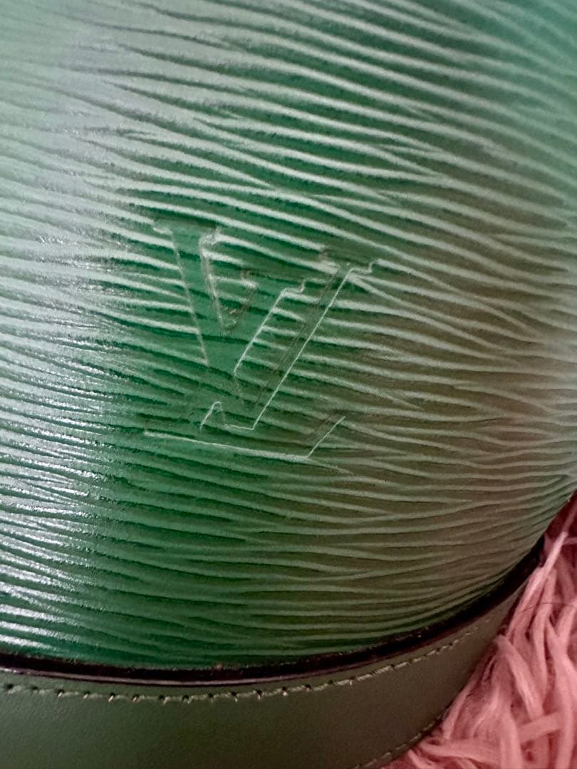 LOUIS VUITTON エピ クリュニー