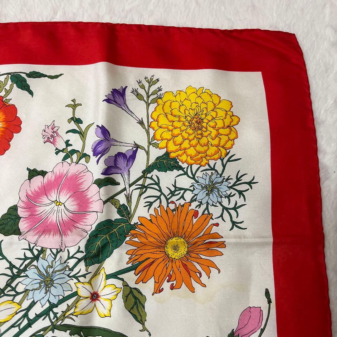 美品　GUCCI フローラ　スカーフ　シルク　花柄　デカロゴ　白　赤　ホワイト