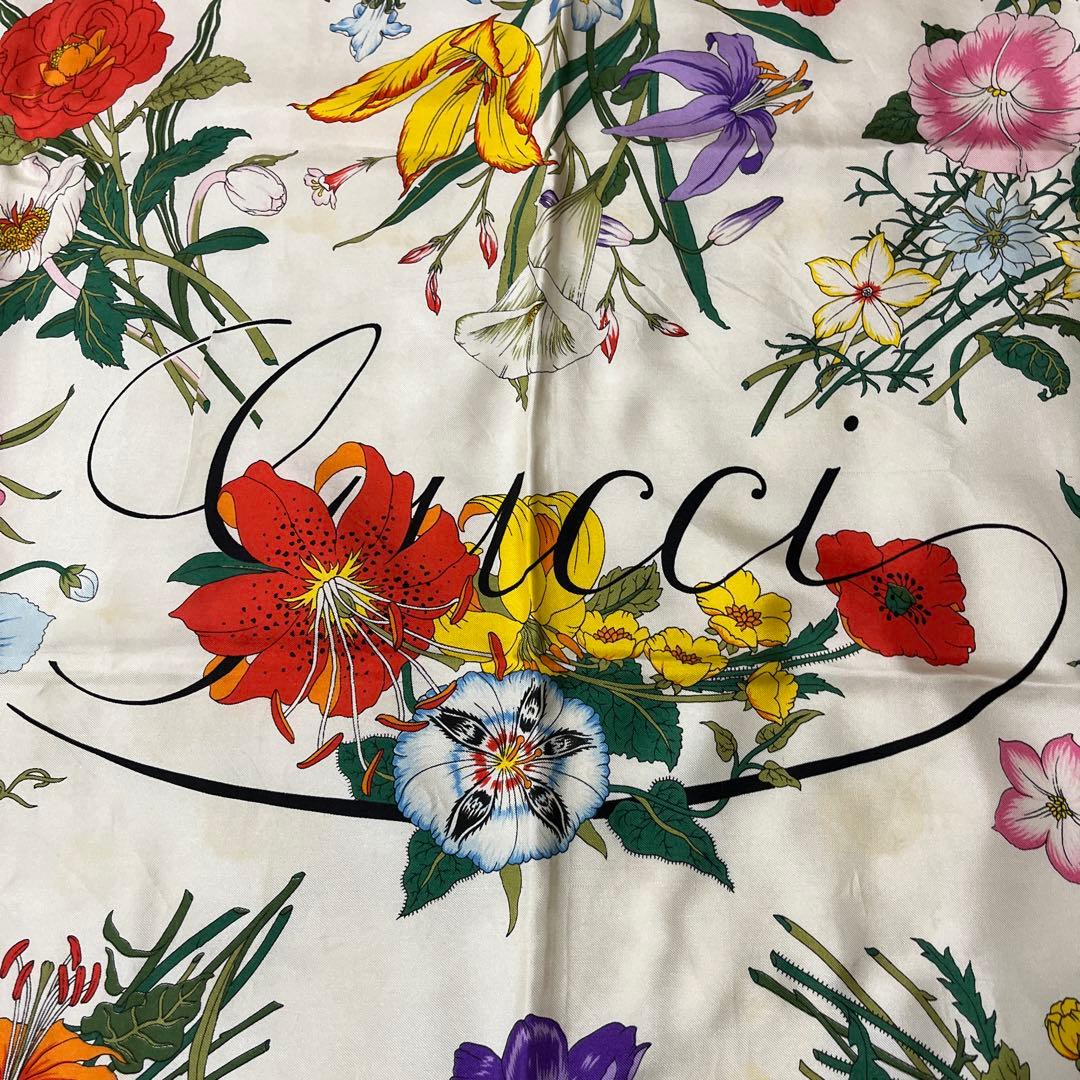 美品　GUCCI フローラ　スカーフ　シルク　花柄　デカロゴ　白　赤　ホワイト