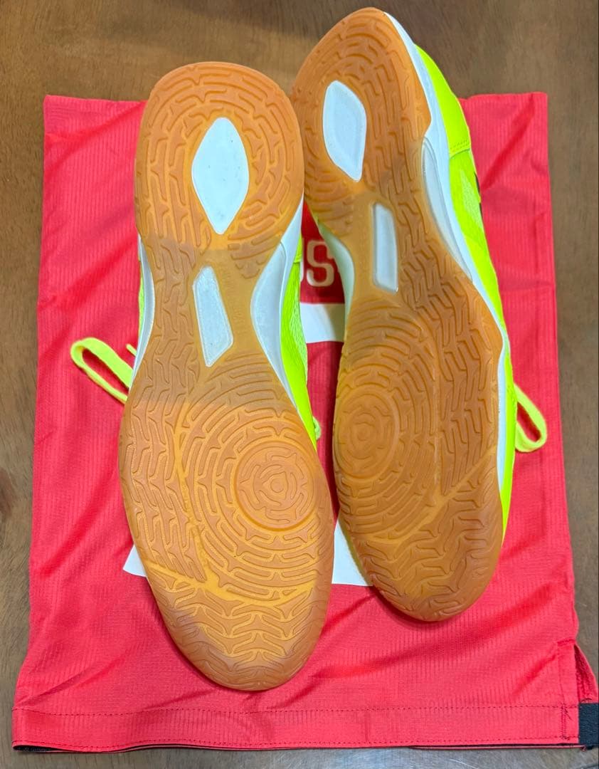 ルースイソンブラ　屋内　フットサルシューズ　イエロー　27.5 センチ　未使用品
