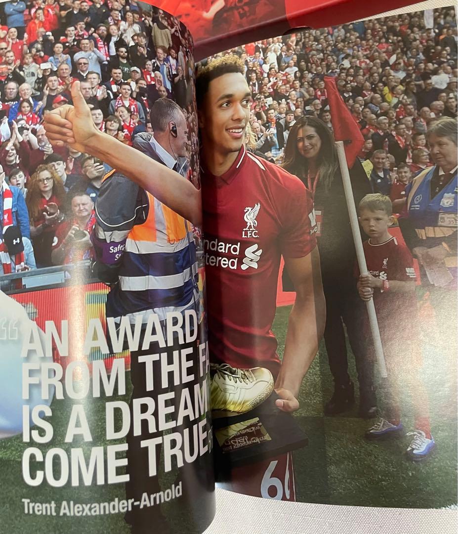 Livepool 19/20season グッズ(コースター、バッジ、笛)