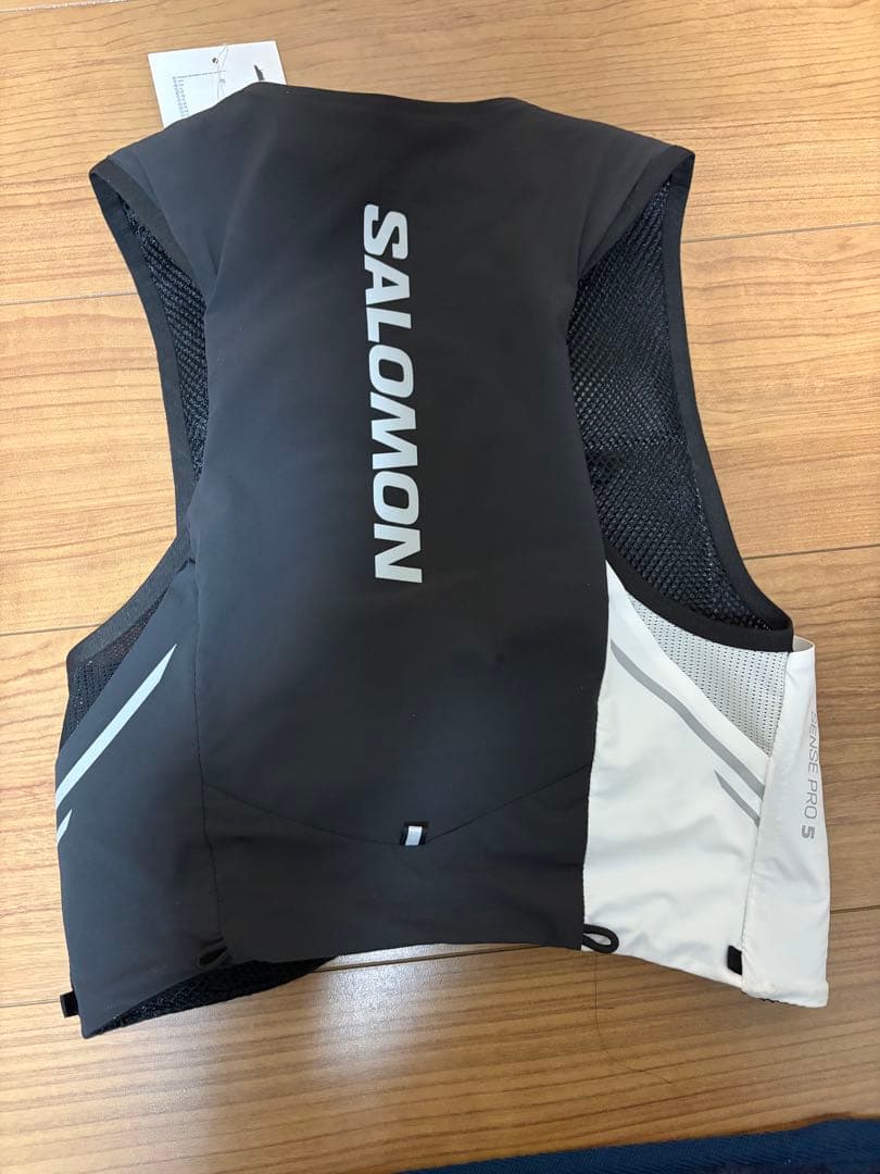 サロモンランニングベスト　バックパック 　フラスク付き