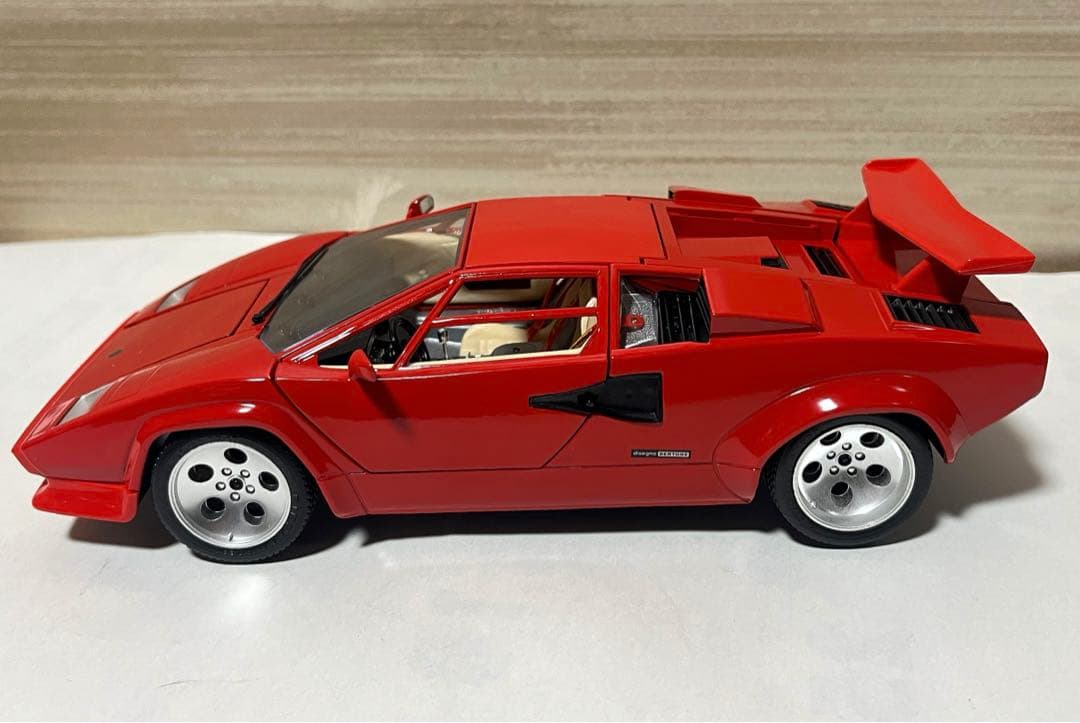 ブラーゴ 1/18 ランボルギーニ カウンタック　レッド