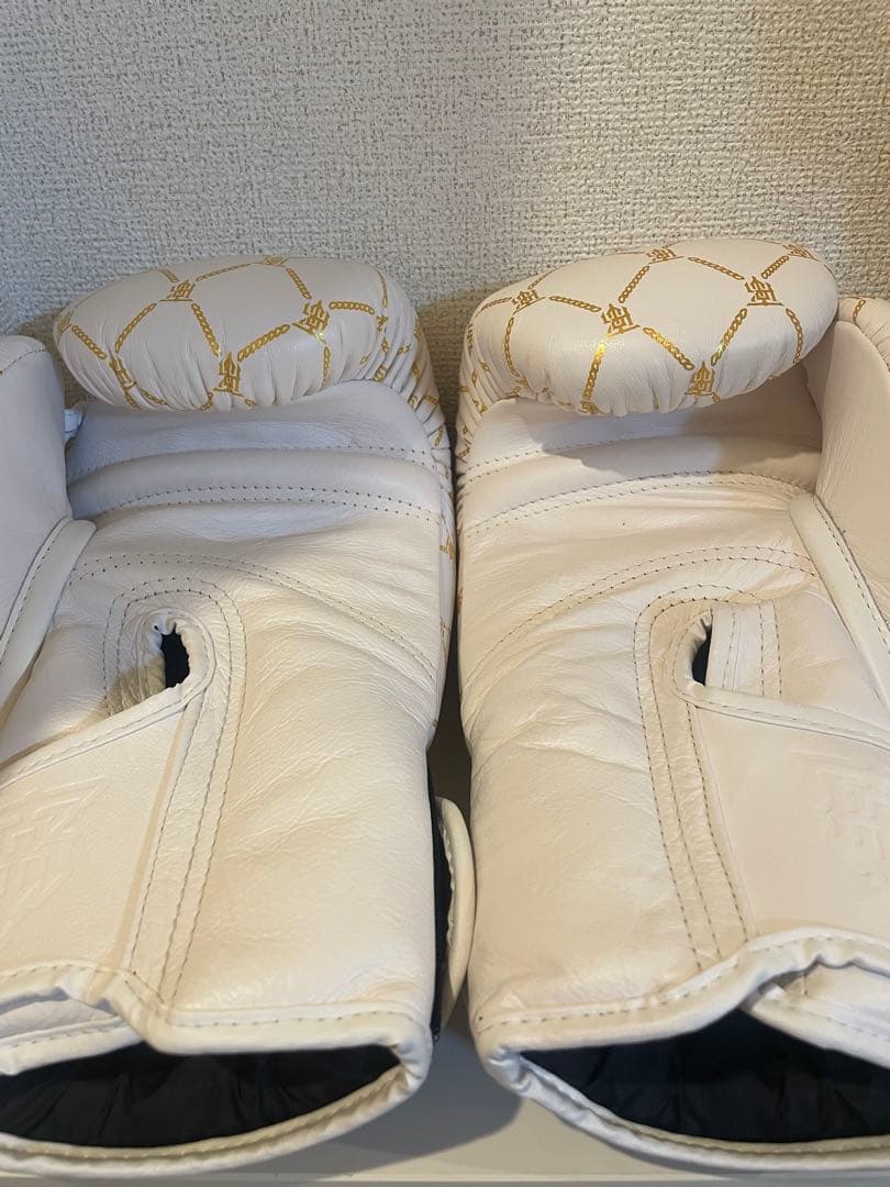 美品 TOP KING 12オンス ムエタイ キックボクシング