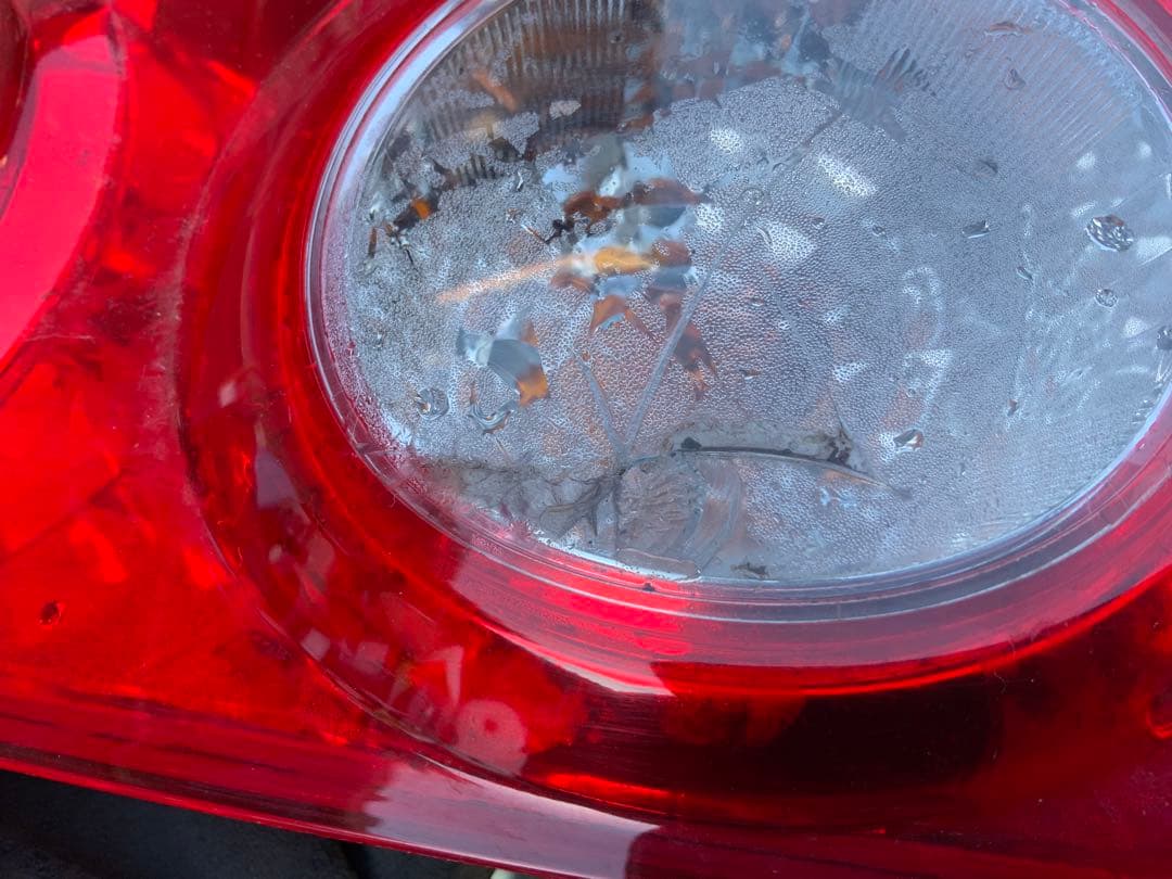 4枚目真ん中レンズ割れ　インテグラ ABA-DC5 左 テールライト