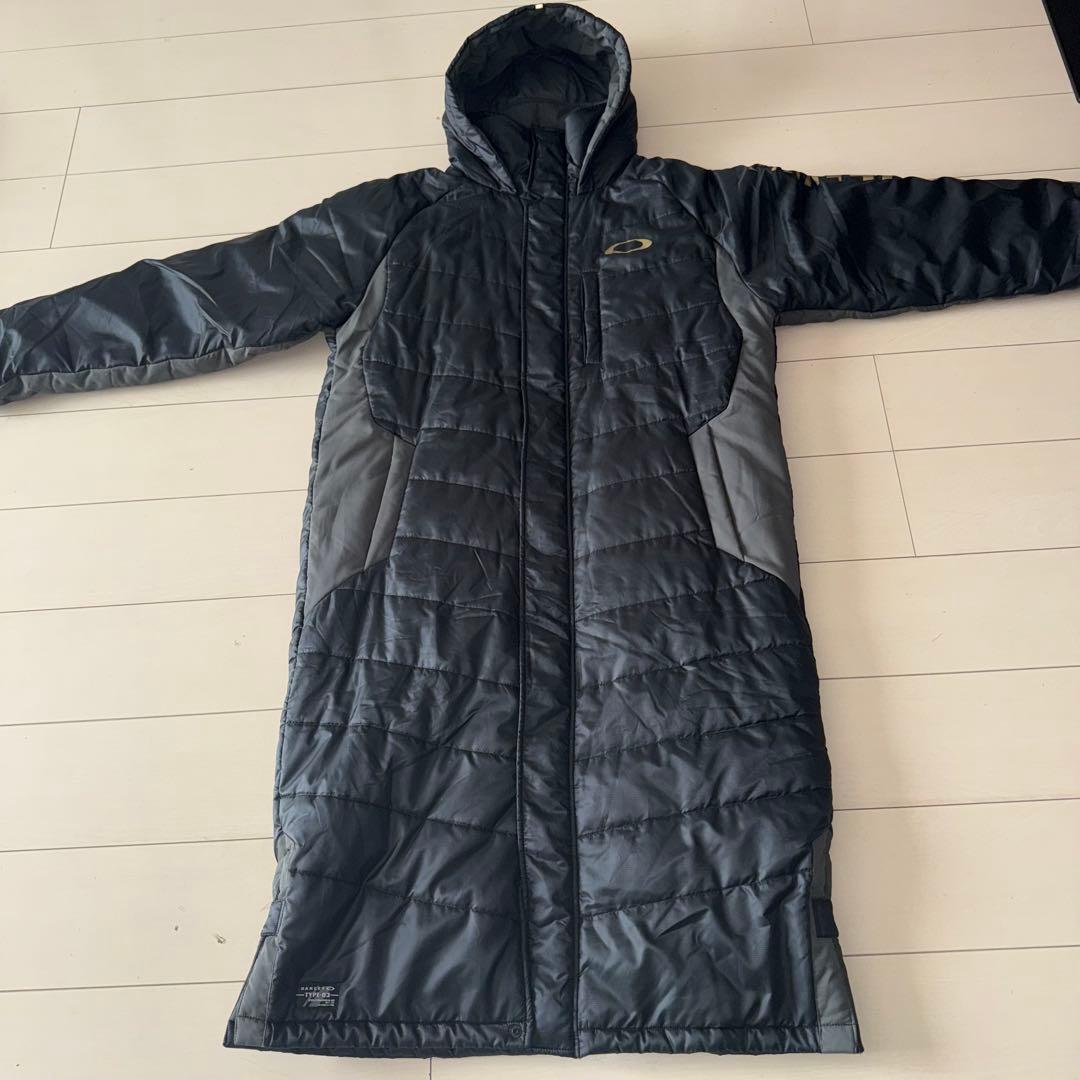 最終値下げ　美品　OAKLEY ベンチコート背面刺繍ビッグサイズ　バッグロゴ　金