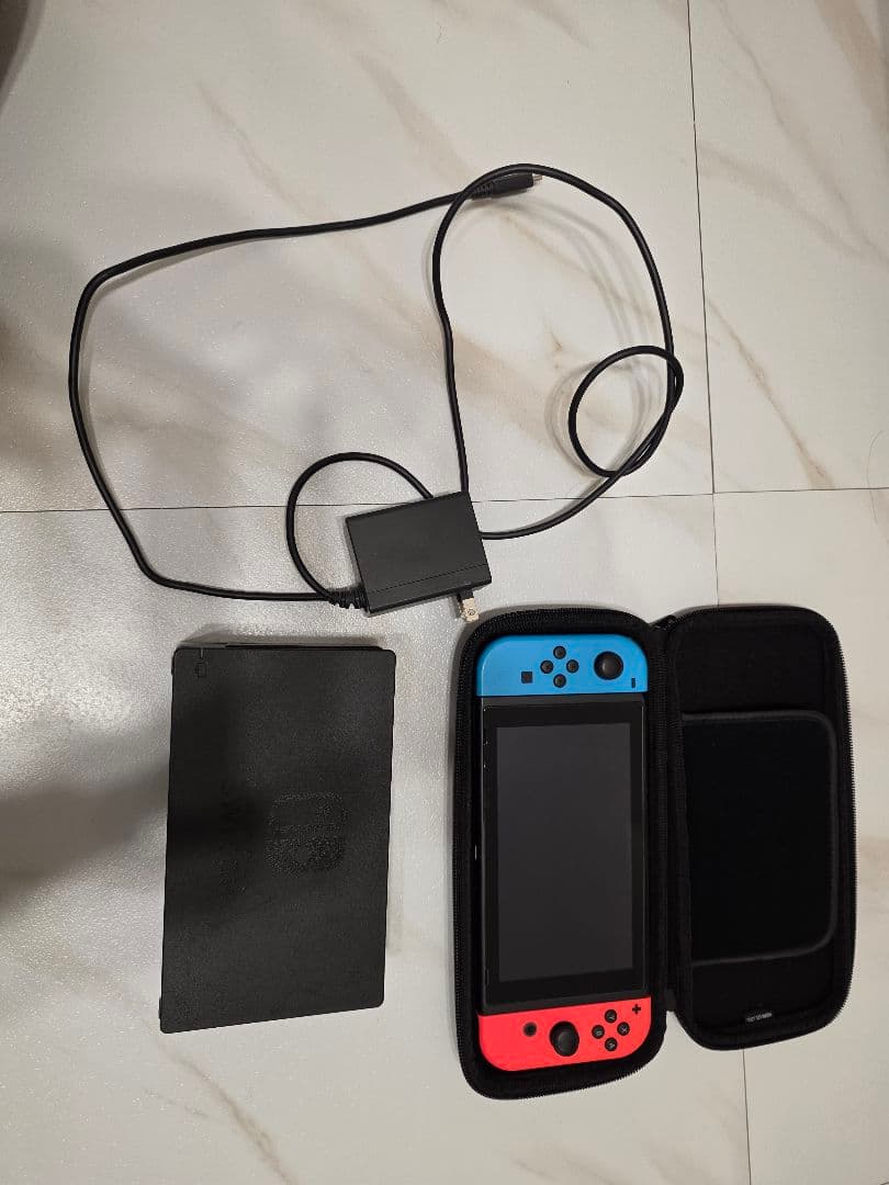 Nintendo Switch 本体、ドック、ケーブル、ケース