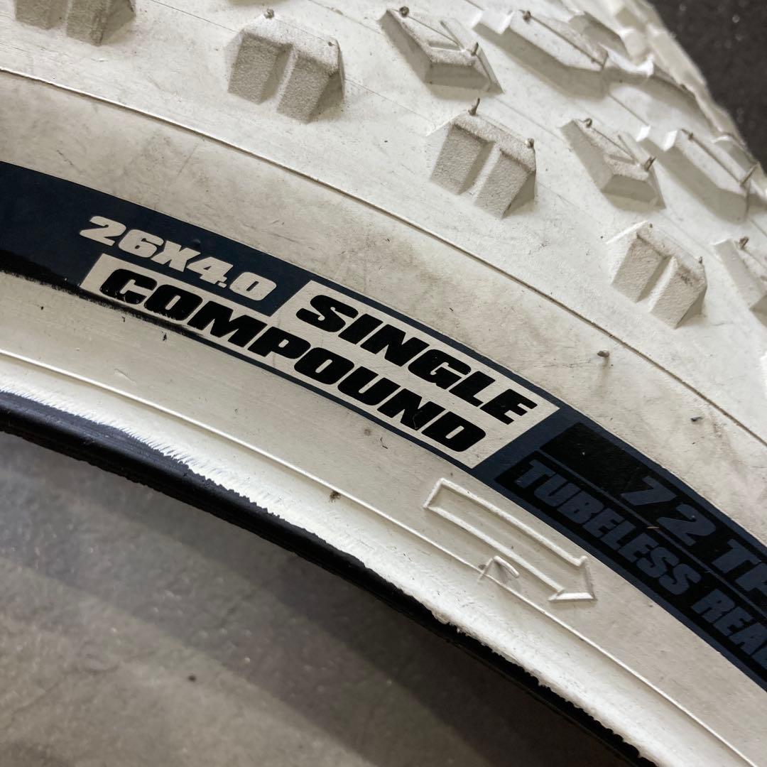 【新品】VEE TIRE ミッションコマンド_26×4.0_ホワイト×2本セット