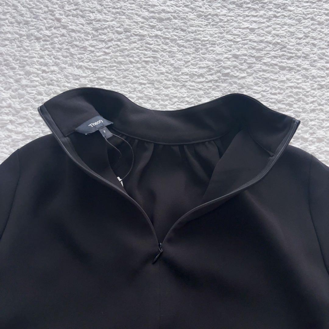 未使用タグ付き Theory セオリー スタンドカラーブラウス 黒 クレープ素材
