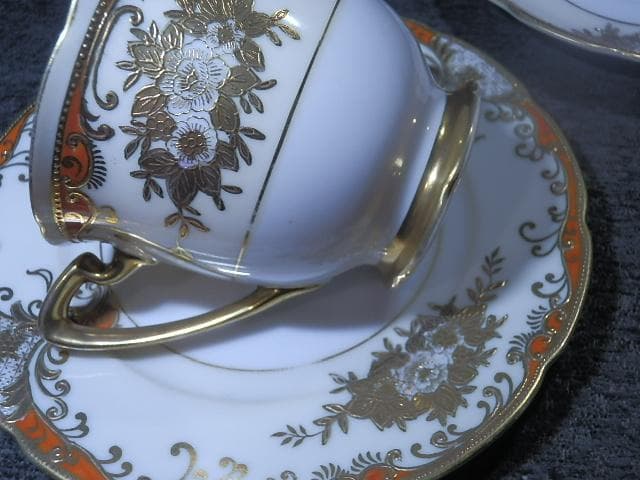 メイトウ　トリオ　盛り上げ　金と朱　名古屋陶器　輸出用　ハンドペイント　905