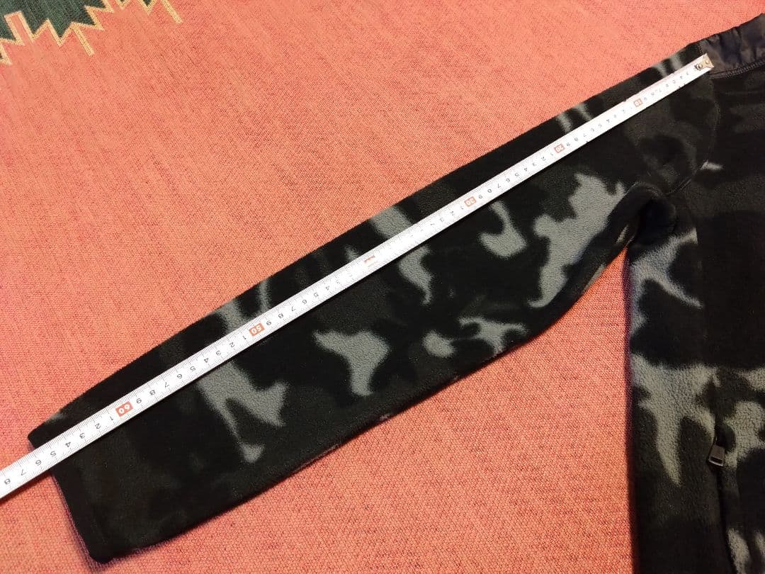 ダーク系カモフラがカッコいい☆軽暖で冬ゴルフやスポーツに大活躍！ポロ フリースM