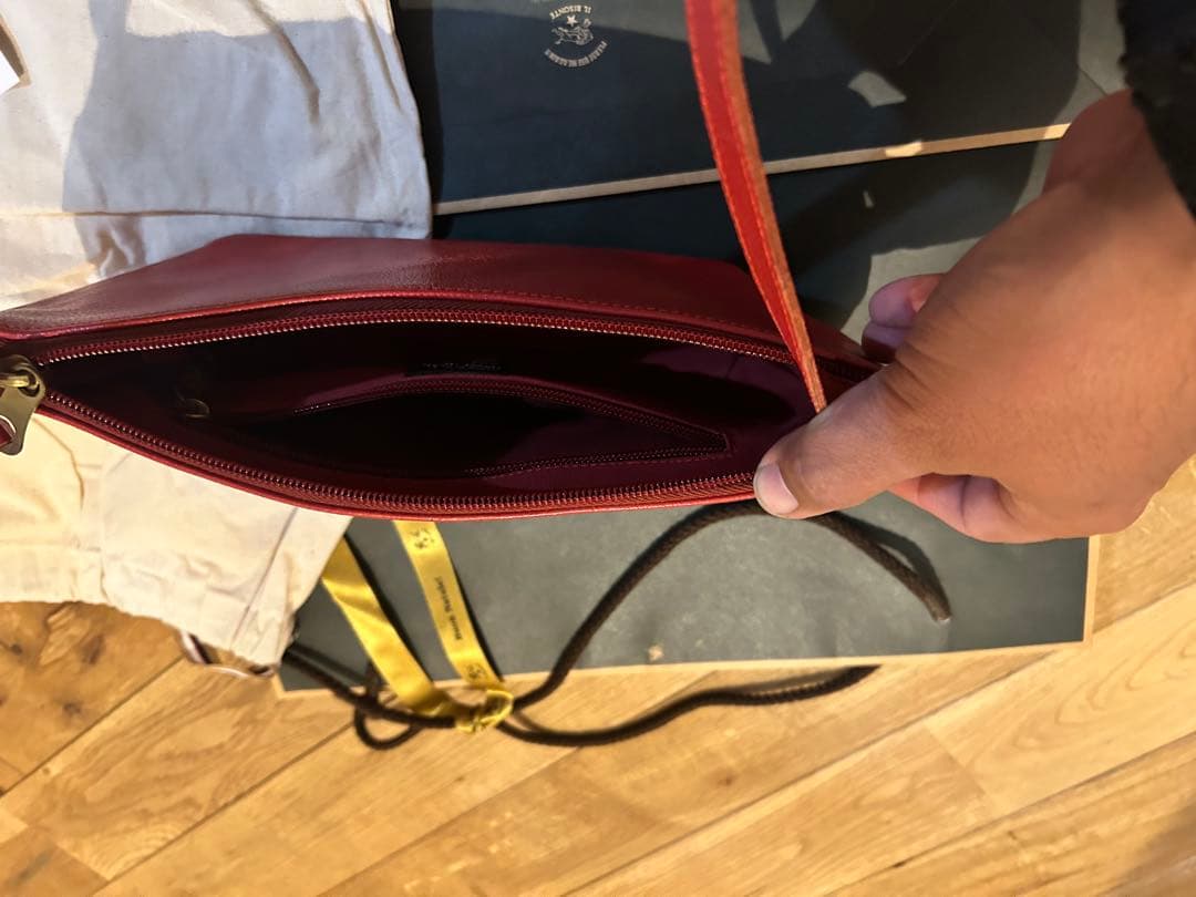 idukidさん専用 イルビゾンテ　レザー 赤 ショルダーバッグ 保存袋付き