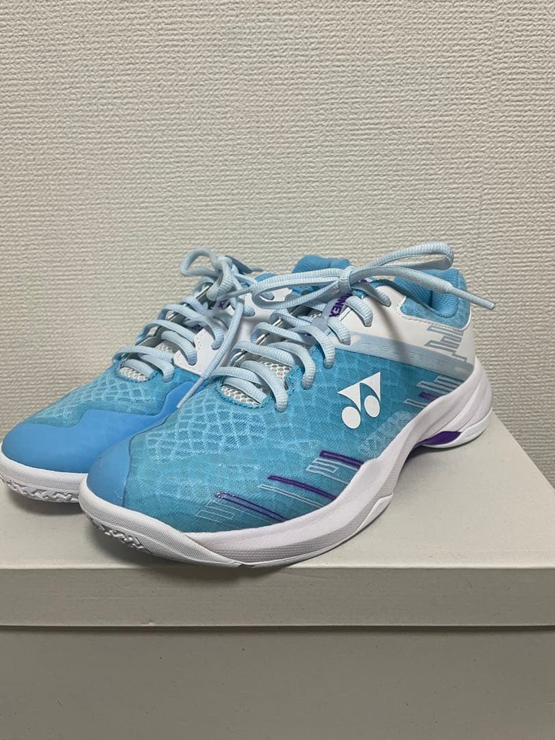 【どど】YONEX(ヨネックス)バドミントンシューズ