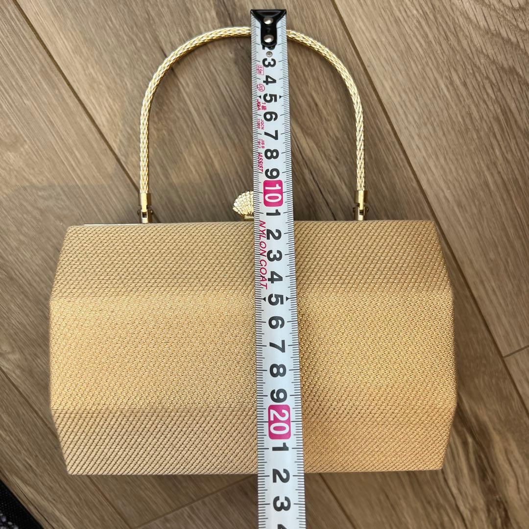 和装バッグ　自立型　ゴールド　ベージュ　テキスタイル ボックス型ハンドバッグ