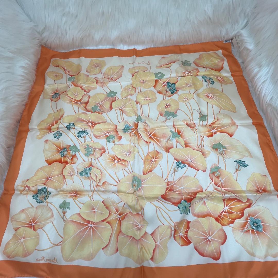 新品保管品　エルメス　HERMES 未使用品　カレ90 　スカーフ　オレンジ系