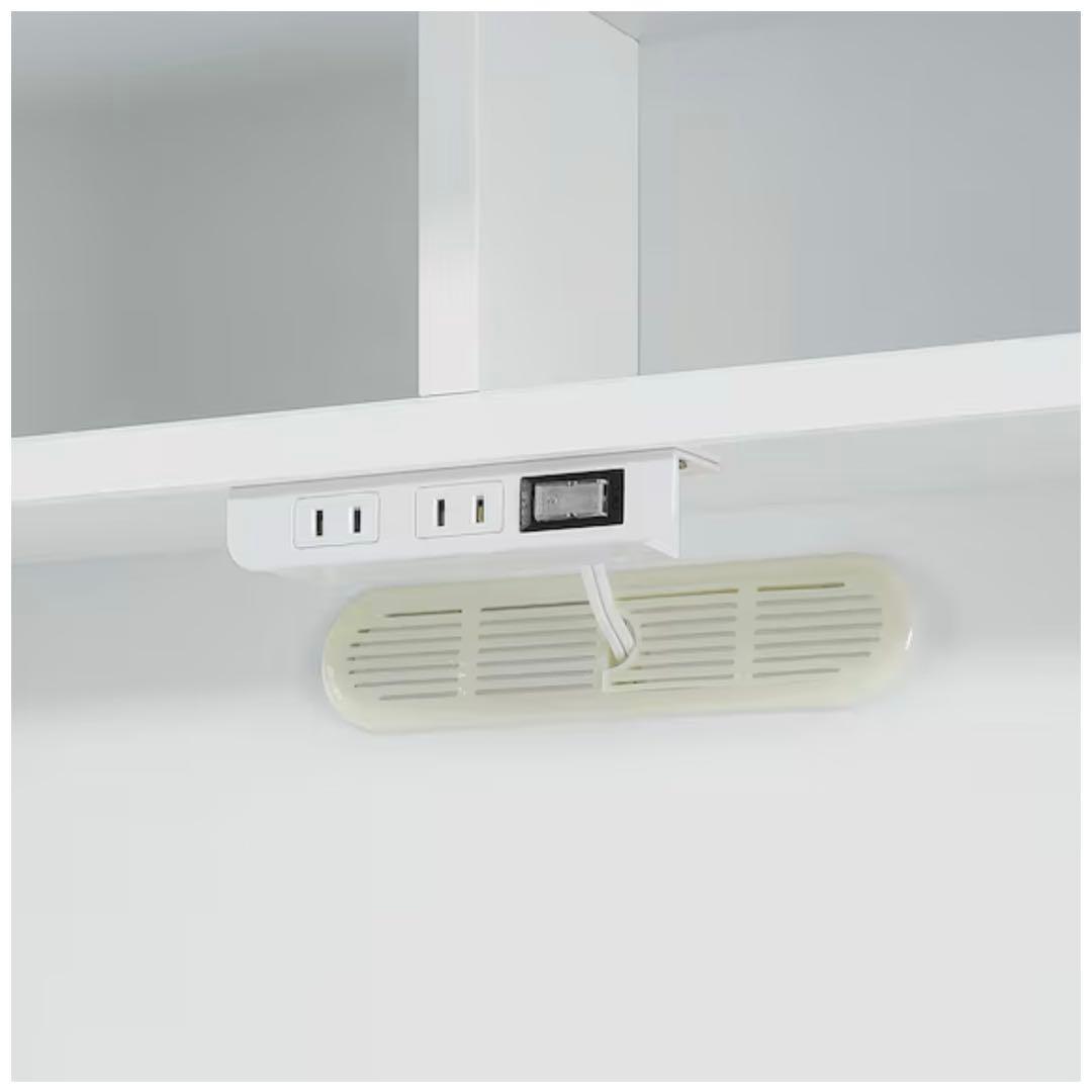 ニトリ　キッチンボード　鏡面仕様　ホワイト　幅160 高さ180