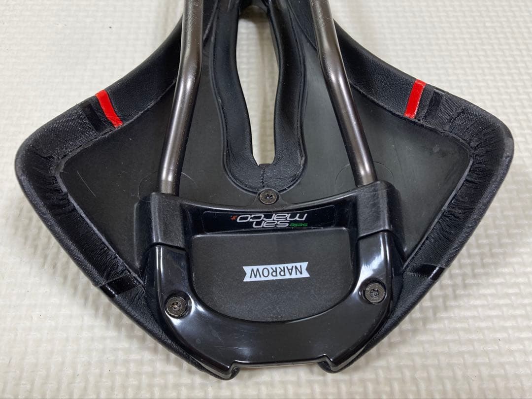 サンマルコ マントラ レーシングWIDE Fレッド サドル