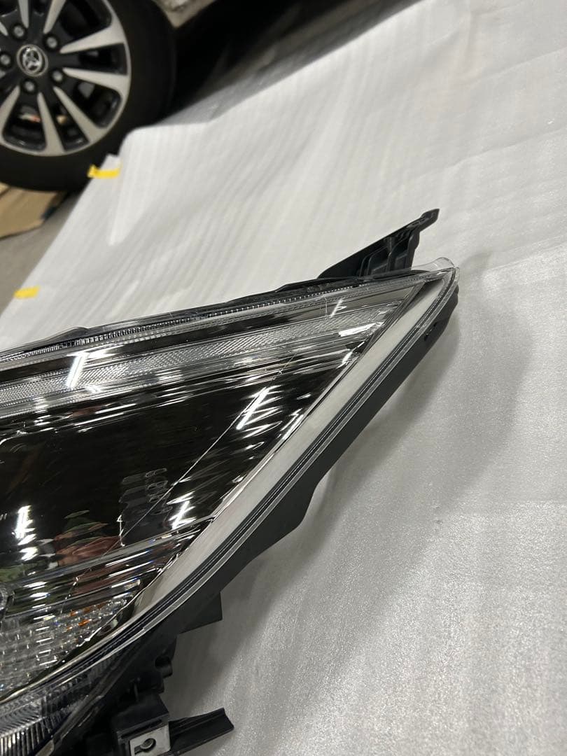 80エスクァイア G i左ヘッドライト後期美品￼