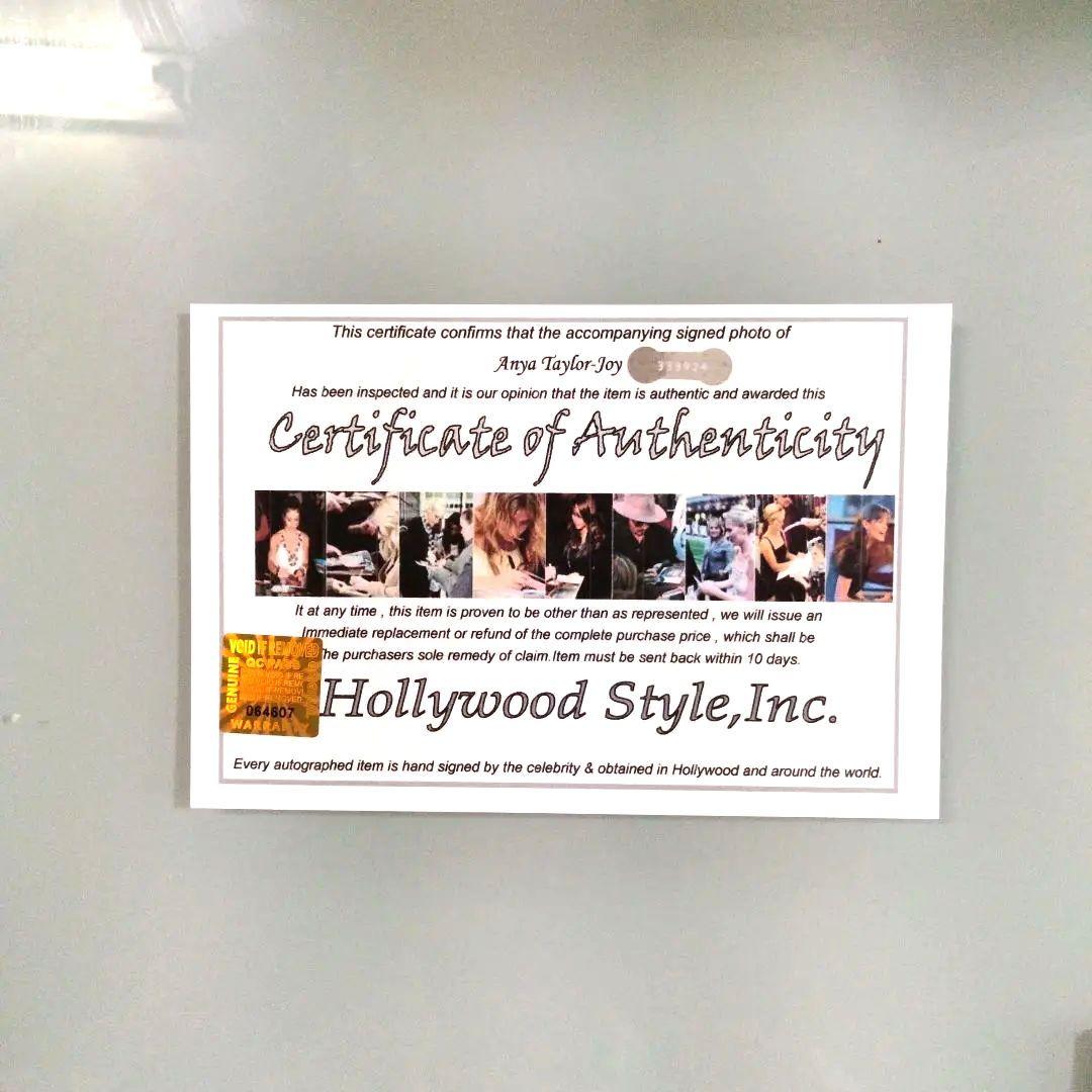 セール中…アニャ・テイラー=ジョイ直筆サイン超 大型写真…ミニチュア作家シリーズ