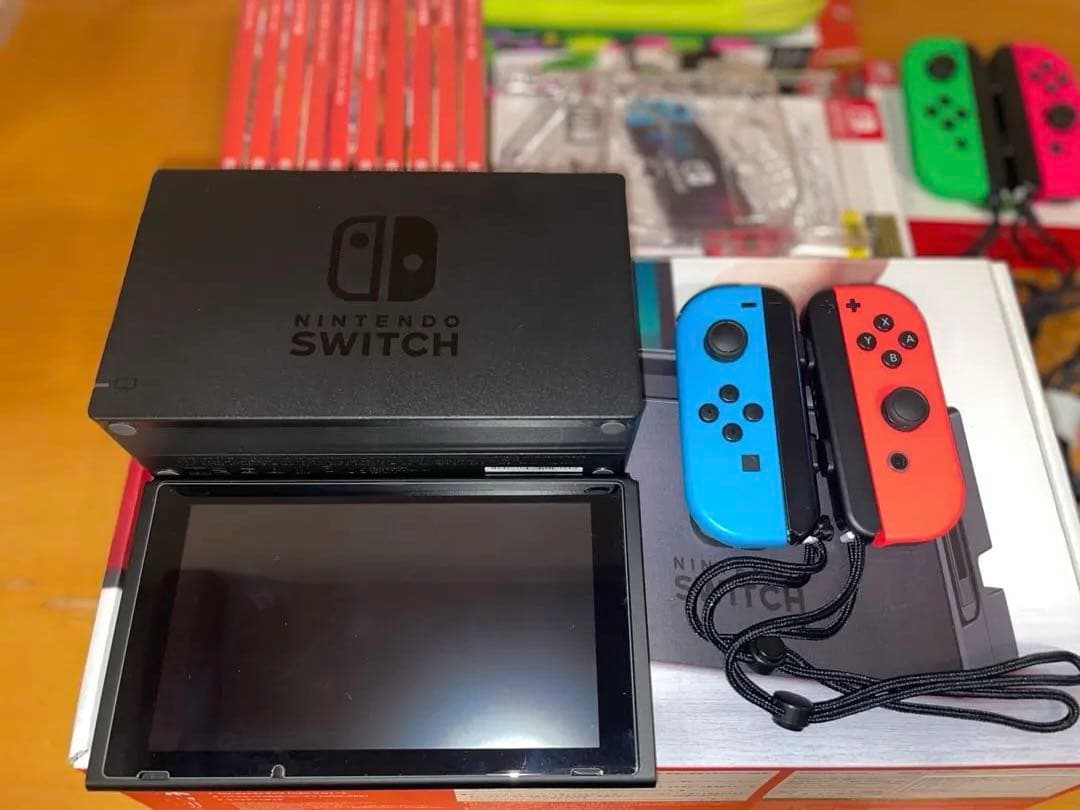 任天堂　Switch　本体　カセット10個　コントローラー　カバー付き