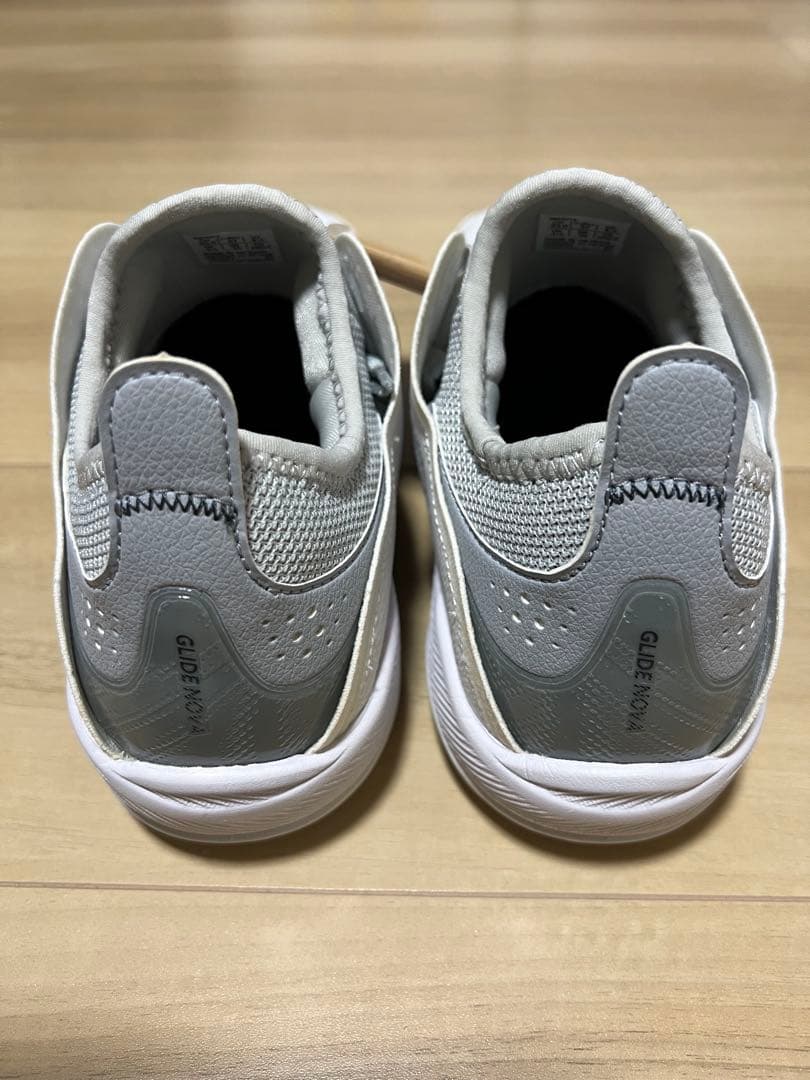 新品未使用 ASICS グライドノヴァff3 ホワイト×グレー 23cm