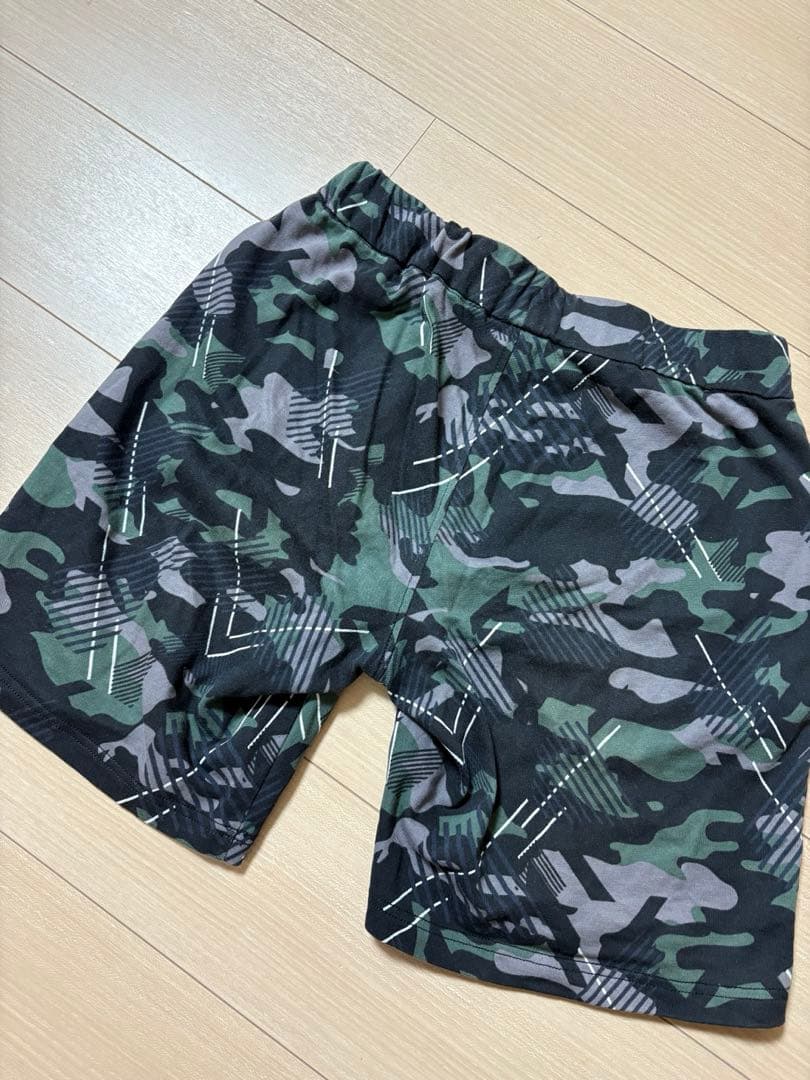 アルマーニ　EA7 迷彩柄 フード付きアウター・ショーツセット