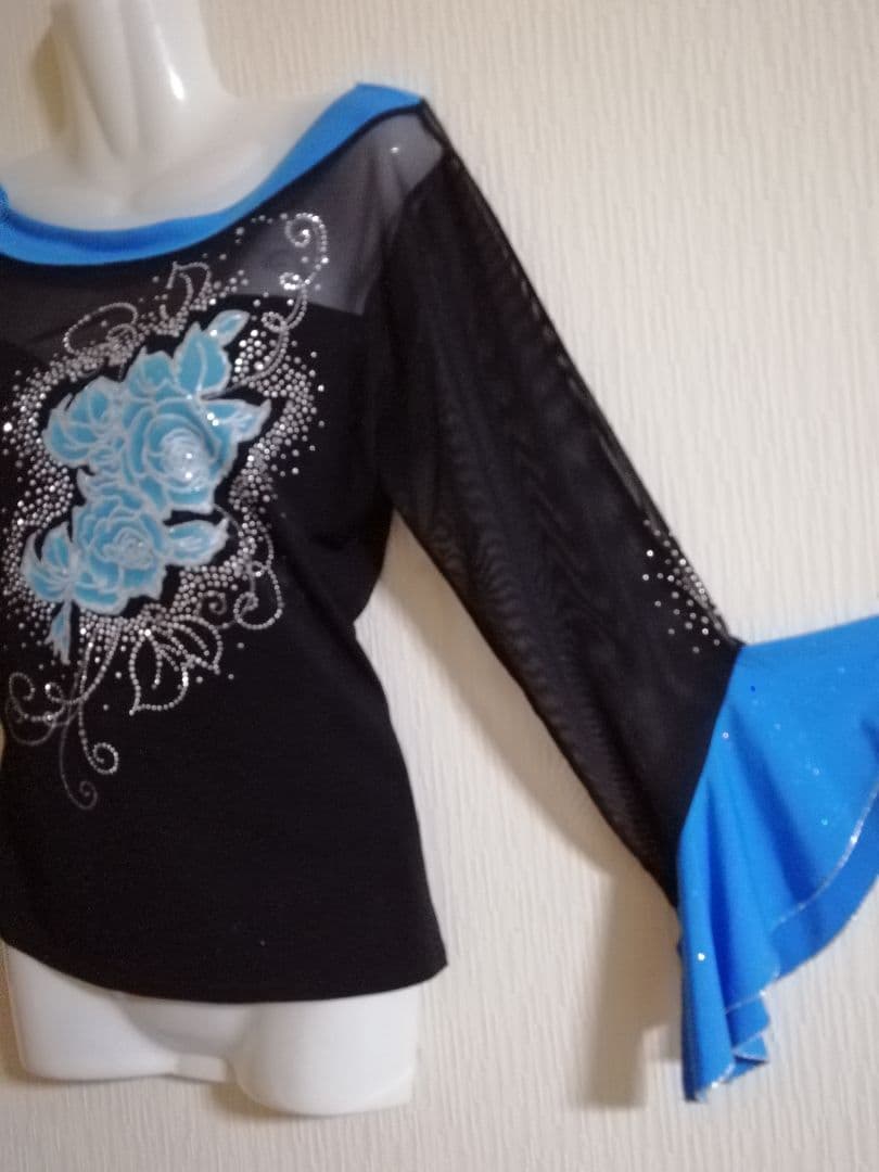 黒と青の花柄バレエトップスとスカートのセットアップ、新品