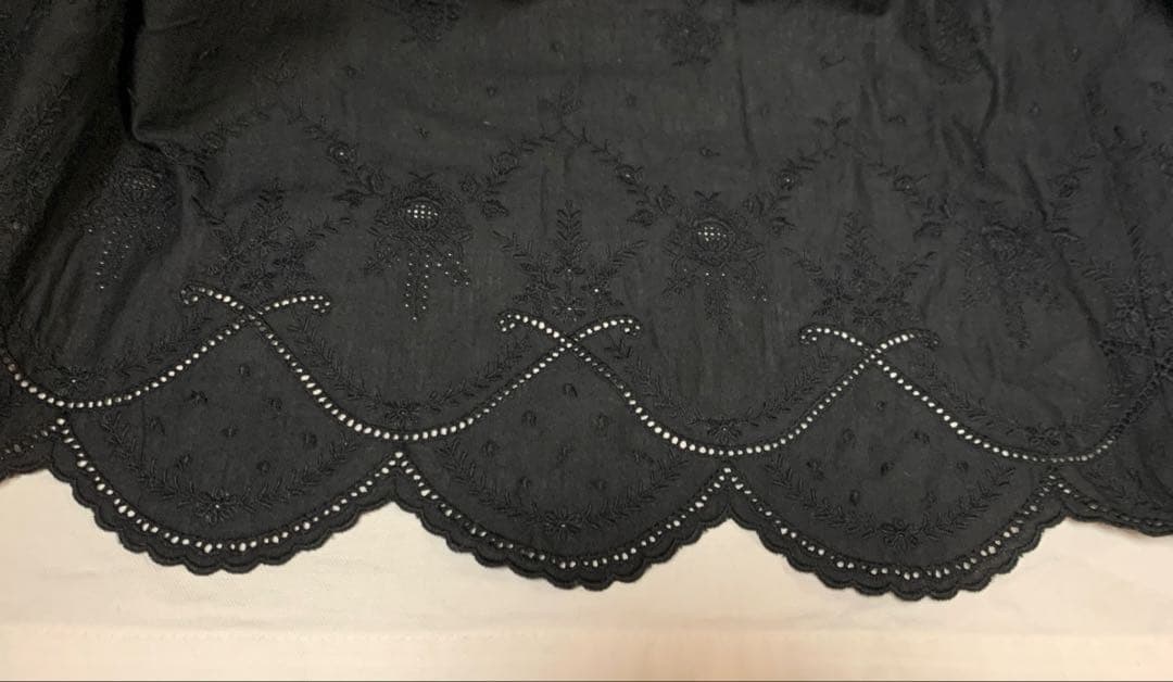 ワンダフルワールド　ロングワンピース　レース　刺繍　ギャザー