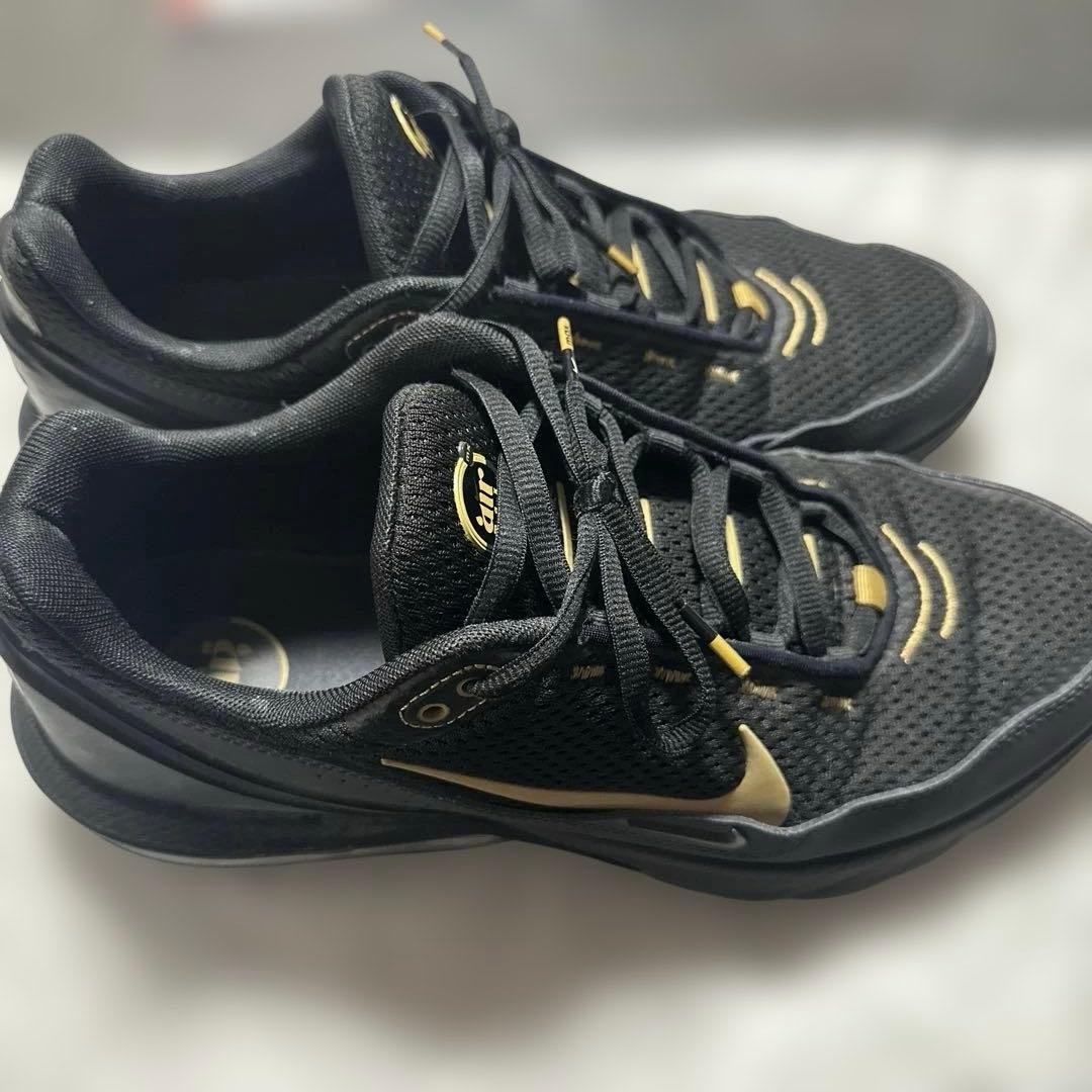 文学・小説 Nike Air Max Pulse