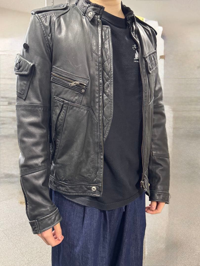 黒レザーライダースジャケット