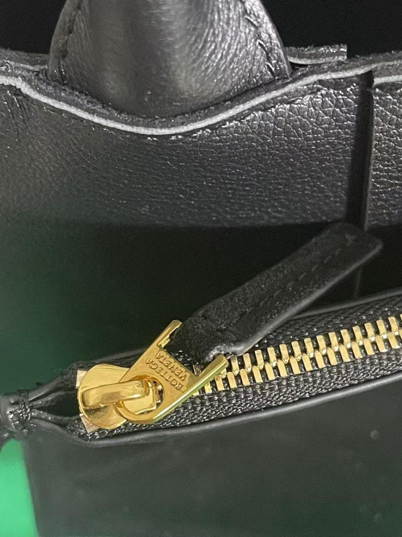 ブラックレザートートバッグ