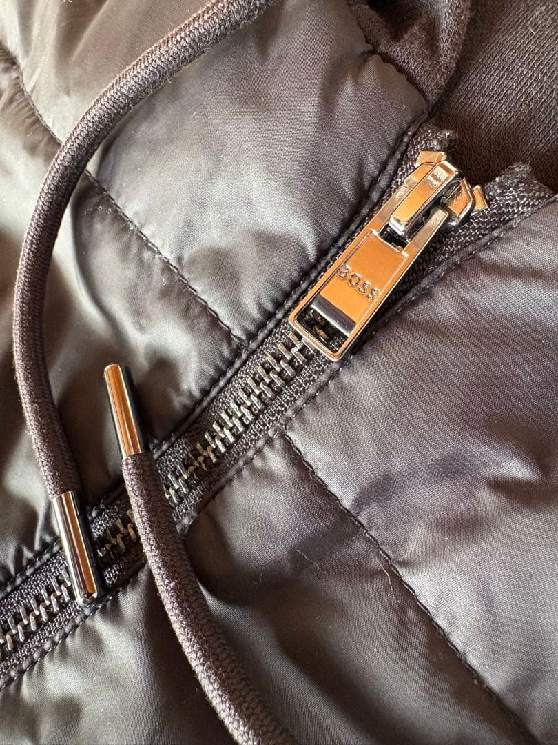 BOSS フード付きダウンベスト ブラック